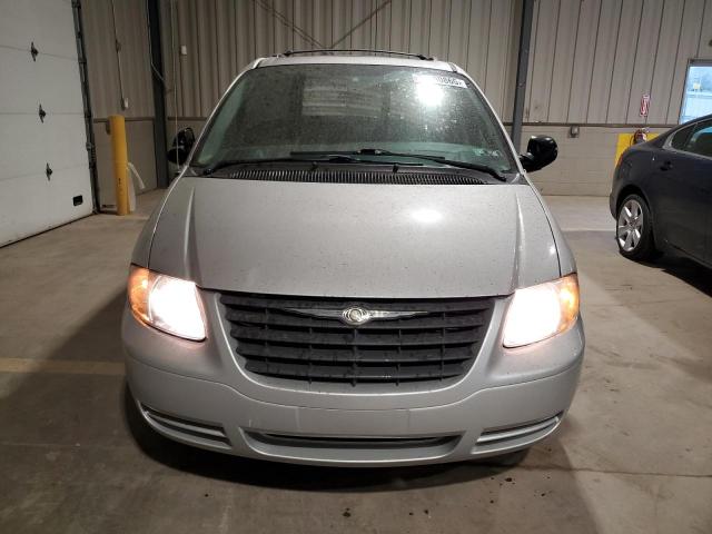 1A4GP45R56B690926 - 2006 CHRYSLER TOWN & COU 银色 照片 5