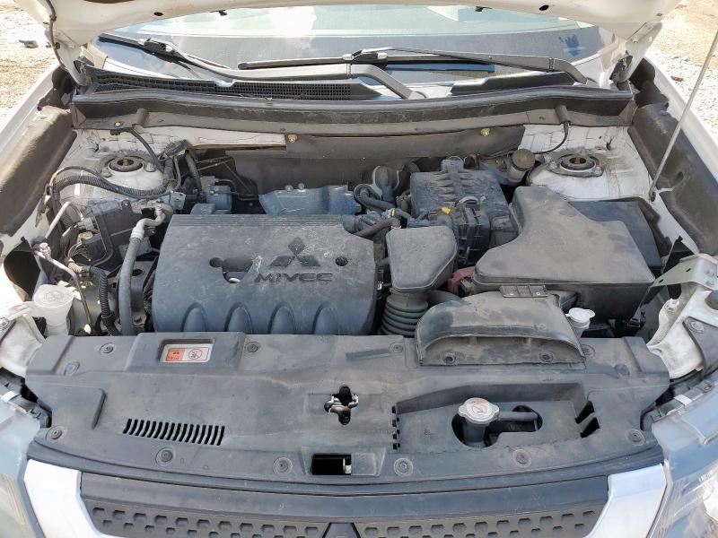 JA4AD3A32KZ056033 - 2019 MITSUBISHI OUTLANDER SE 白色 照片 12