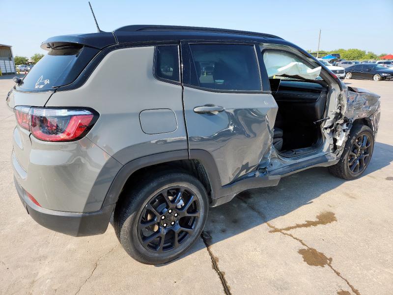 3C4NJDBN3RT608145 - 2024 JEEP COMPASS LATITUDE ნაცრისფერი ფოტო 3