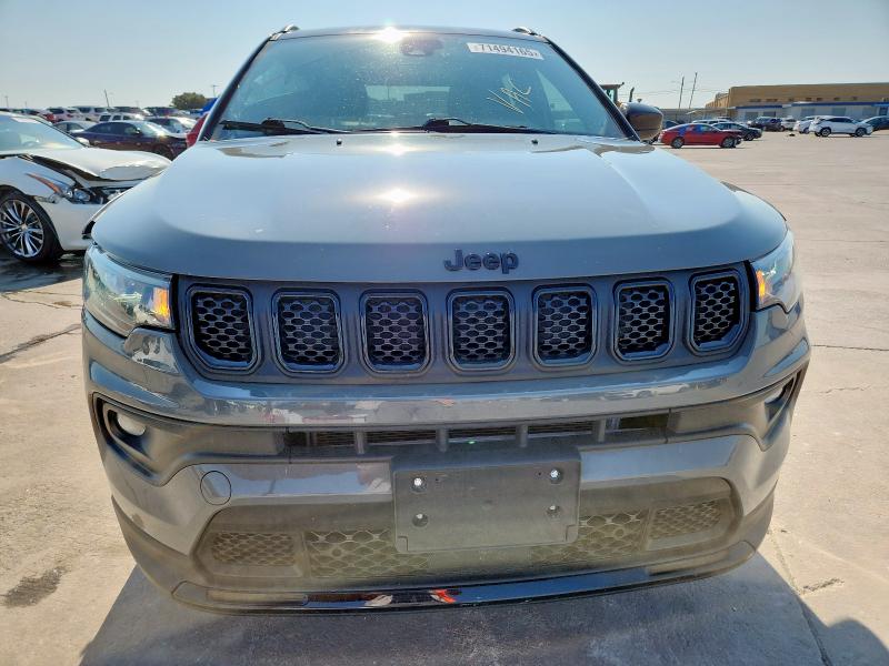 3C4NJDBN3RT608145 - 2024 JEEP COMPASS LATITUDE ნაცრისფერი ფოტო 5