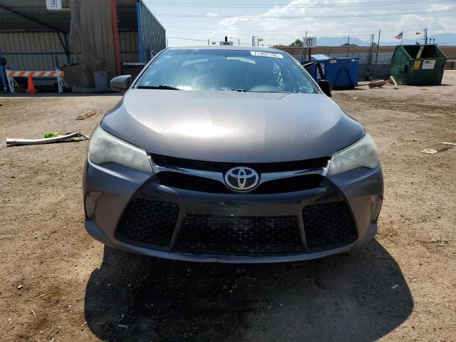 4T1BF1FK2HU328381 - 2017 TOYOTA CAMRY LE GRAY photo 5