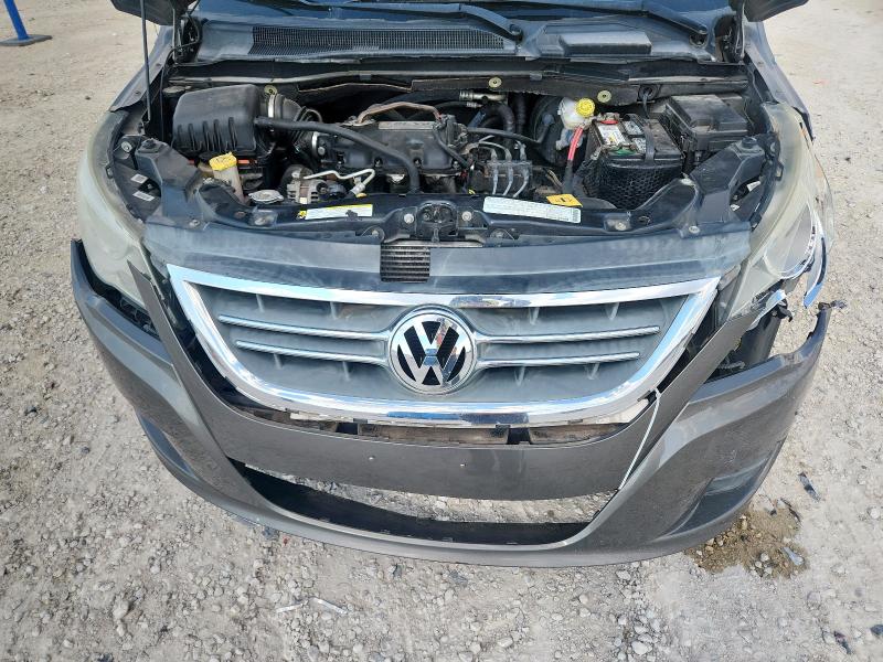 2V4RW3D18AR395441 - 2010 VOLKSWAGEN ROUTAN SE BROWN photo 12