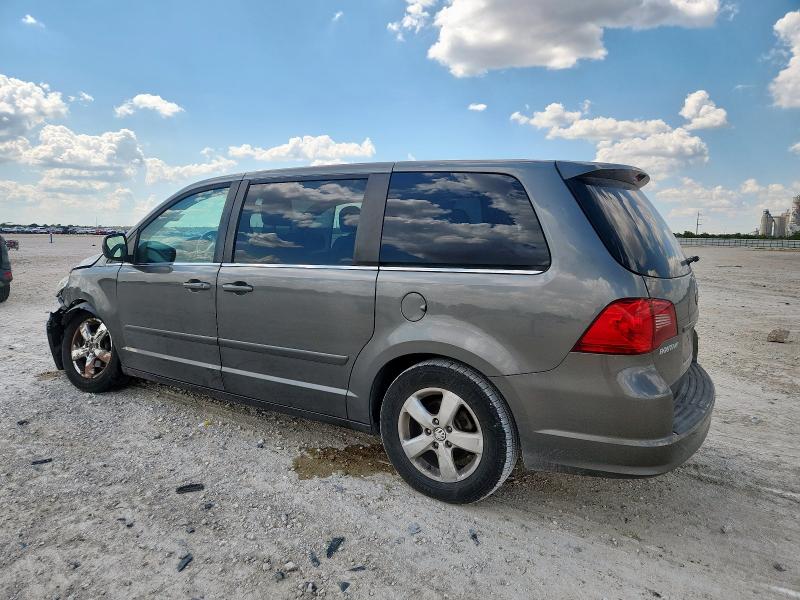 2V4RW3D18AR395441 - 2010 VOLKSWAGEN ROUTAN SE BROWN photo 2