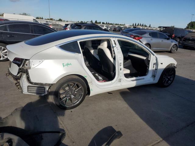 5YJ3E1EA1LF738286 - 2020 TESLA MODEL 3 Weiß Foto 3