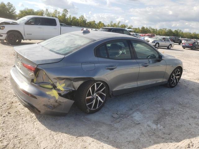 7JRA22TK0KG013673 - 2019 VOLVO S60 T6 MOMENTUM GRAY photo 3