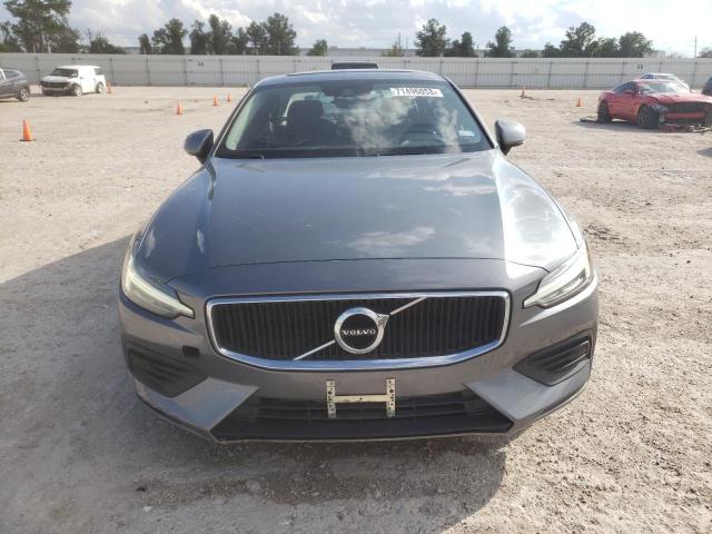 7JRA22TK0KG013673 - 2019 VOLVO S60 T6 MOMENTUM GRAY photo 5