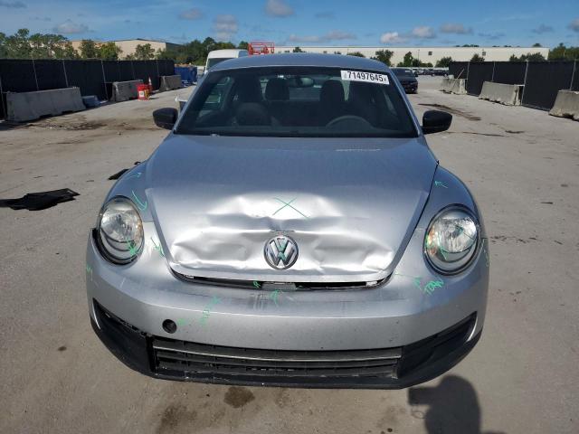 3VWF17AT1EM638638 - 2014 VOLKSWAGEN BEETLE SILVER photo 5