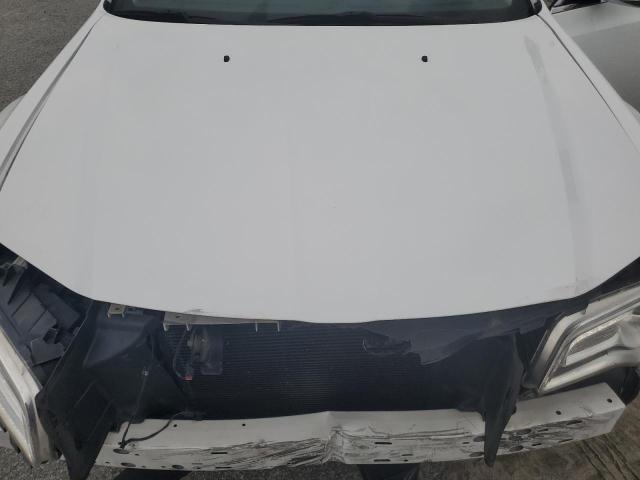 2C3CCAEG0GH357768 - 2016 CHRYSLER 300C WHITE photo 11