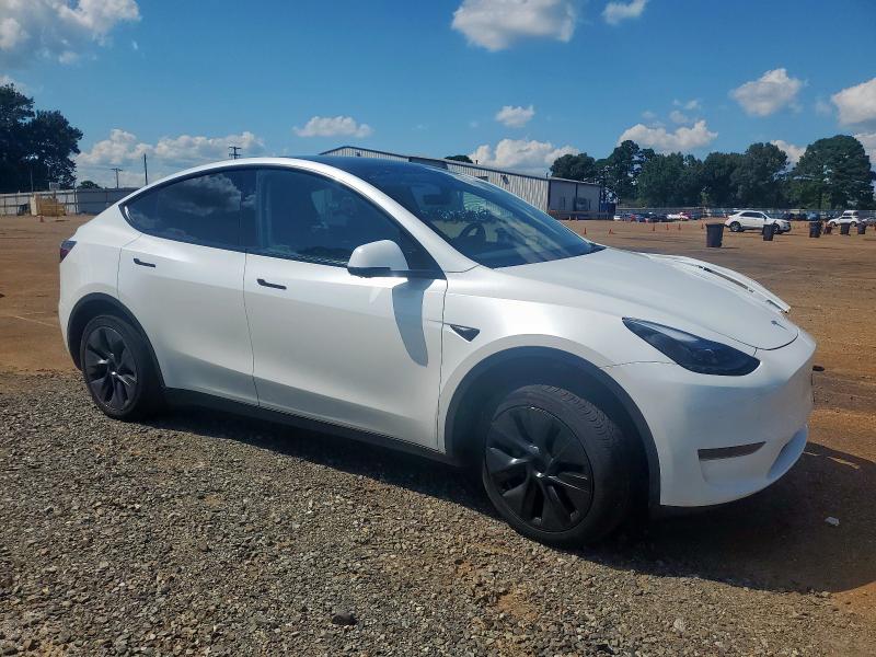 7SAYGDED2SA379489 - 2025 TESLA MODEL Y WHITE photo 4