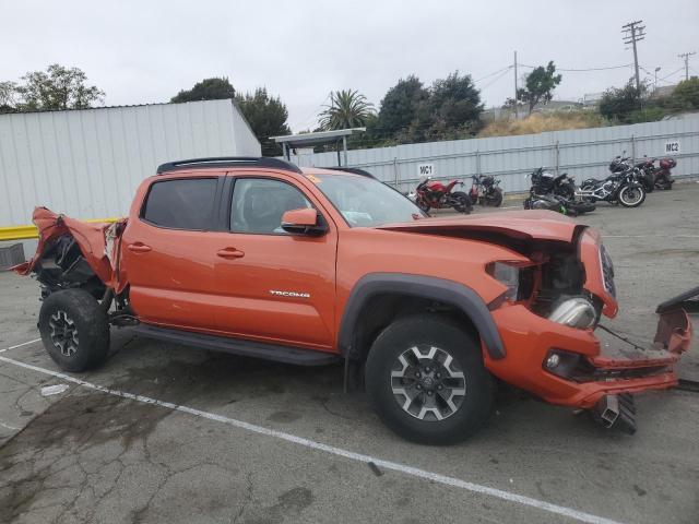 3TMDZ5BN9JM040153 - 2018 TOYOTA TACOMA DOUBLE CAB 橙色 照片 4