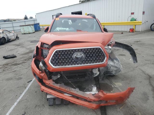 3TMDZ5BN9JM040153 - 2018 TOYOTA TACOMA DOUBLE CAB 橙色 照片 5