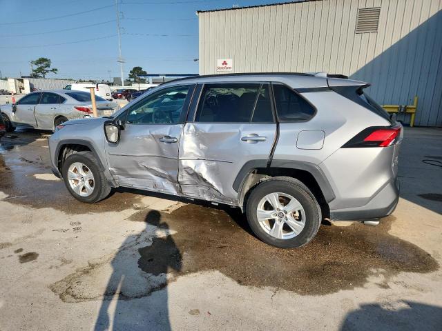 2T3W1RFV0LC045035 - 2020 TOYOTA RAV4 XLE GRAY photo 2