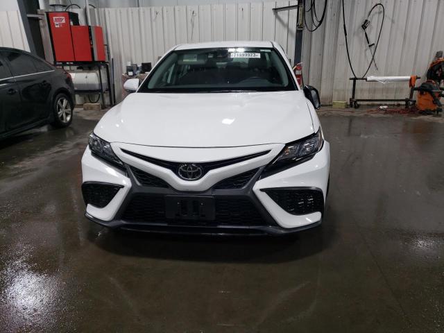 4T1G11BK6PU076563 - 2023 TOYOTA CAMRY SE NIGHT SHADE WHITE photo 5