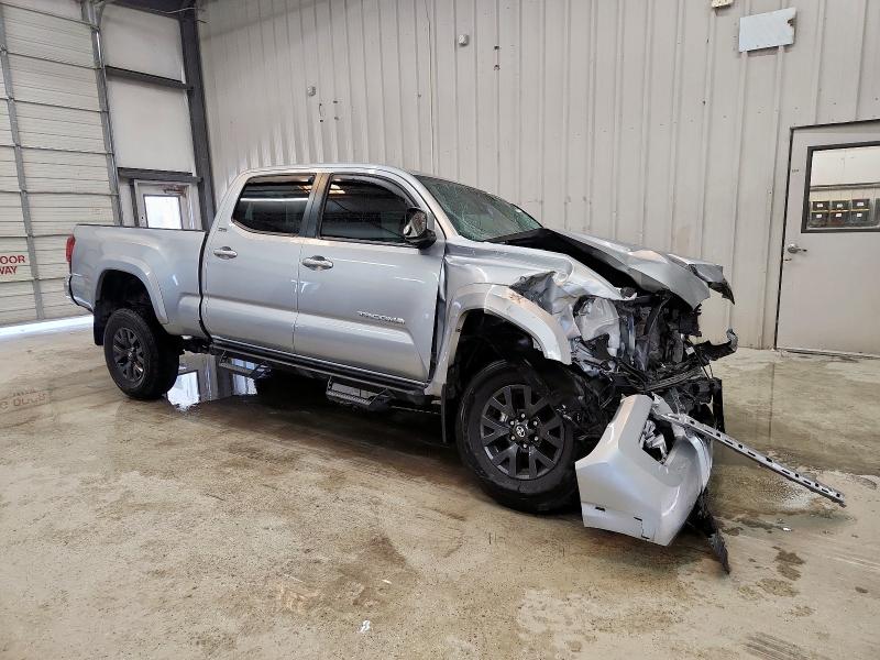 3TYBZ5DN9PT002553 - 2023 TOYOTA TACOMA DOUBLE CAB 银色 照片 4