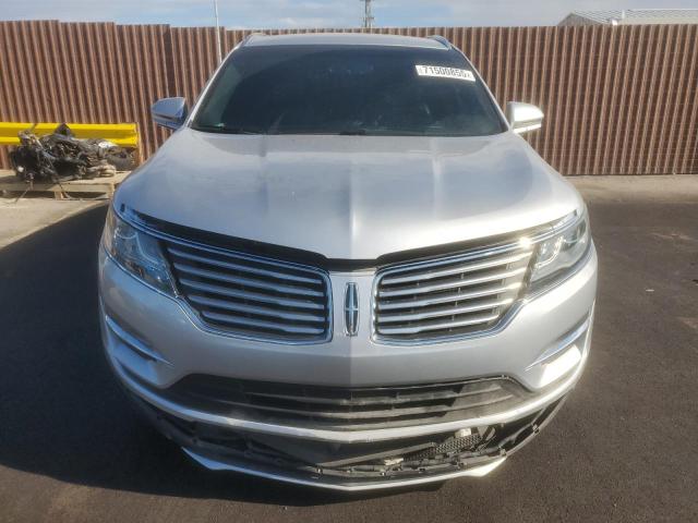 5LMCJ2C93JUL30928 - 2018 LINCOLN MKC SELECT فضي صورة 5