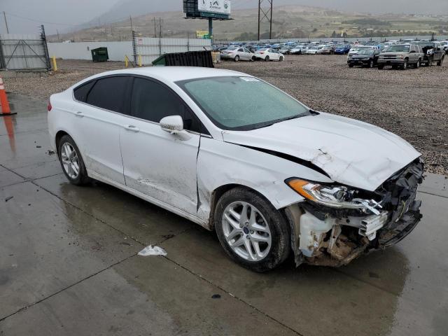 3FA6P0H7XFR238699 - 2015 FORD FUSION SE WHITE photo 4