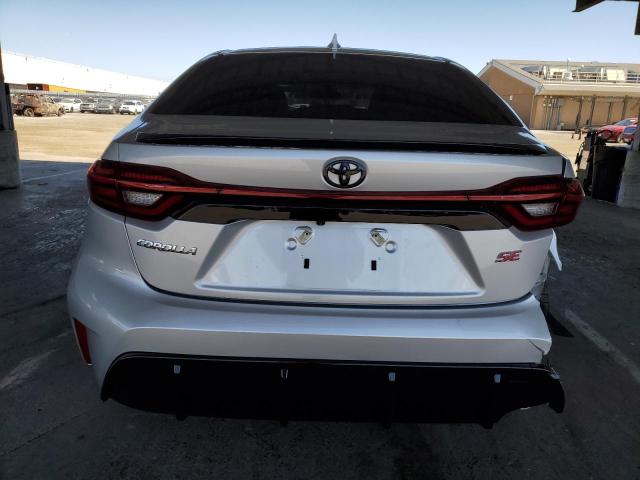 JTDP4MCE5P3516834 - 2023 TOYOTA COROLLA SE 银色 照片 6