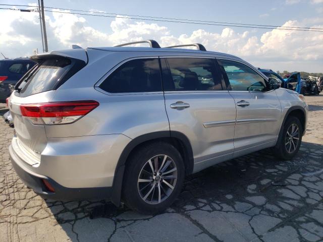 5TDKZRFH5JS528230 - 2018 TOYOTA HIGHLANDER SE ვერცხლისფერი ფოტო 3