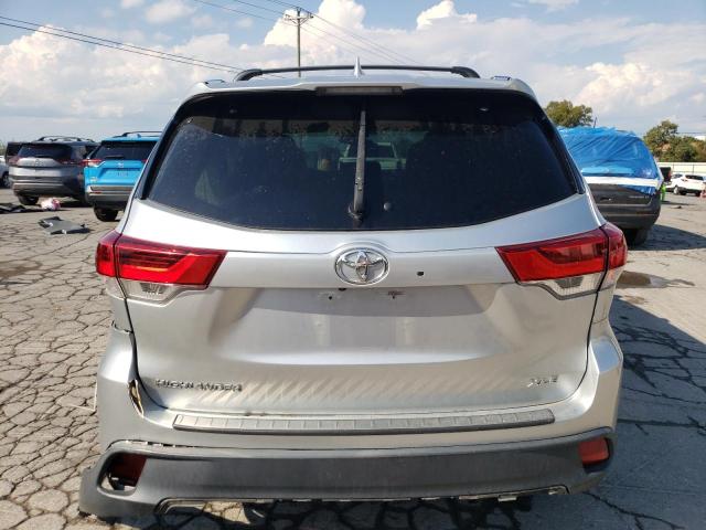 5TDKZRFH5JS528230 - 2018 TOYOTA HIGHLANDER SE ვერცხლისფერი ფოტო 6