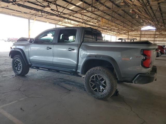 1GCPTFEK1P1212882 - 2023 CHEVROLET COLORADO ZR2 GRAY photo 2