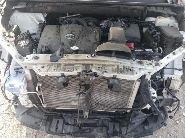 5TDKZRFHXKS553576 - 2019 TOYOTA HIGHLANDER SE WHITE photo 12