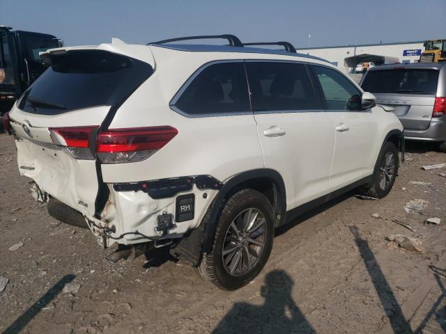 5TDKZRFHXKS553576 - 2019 TOYOTA HIGHLANDER SE WHITE photo 3