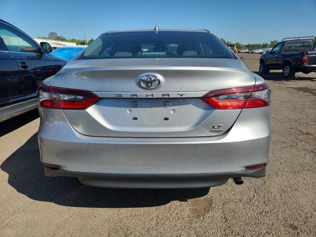 4T1R11BK9NU069872 - 2022 TOYOTA CAMRY LE SILVER photo 6