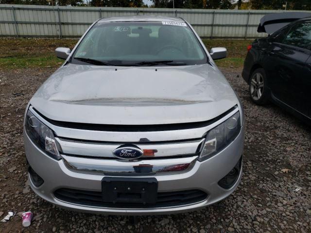 3FAHP0HA6CR381357 - 2012 FORD FUSION SE SILVER photo 5