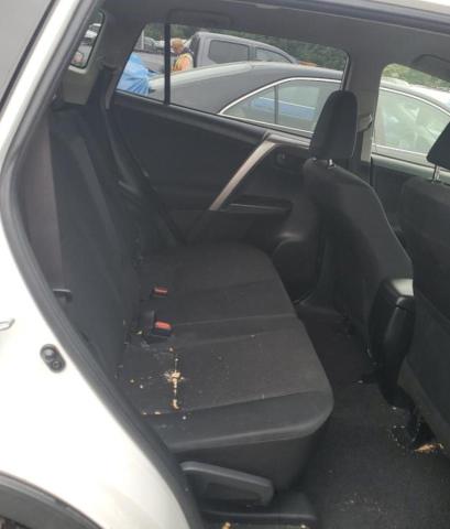 JTMBFREV5JJ200125 - 2018 TOYOTA RAV4 LE თეთრი ფოტო 11