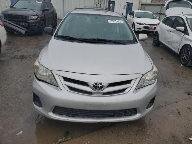 2T1BU4EE5DC942954 - 2013 TOYOTA COROLLA BASE Weiß Foto 5