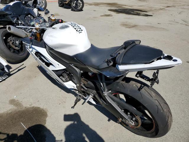 JYARJ16YXFA009665 - 2015 YAMAHA YZFR6 C WHITE photo 3