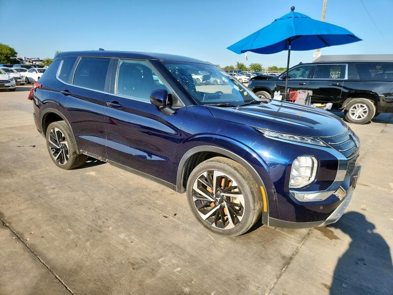 JA4J3UA80NZ090061 - 2022 MITSUBISHI OUTLANDER SE BLUE photo 4