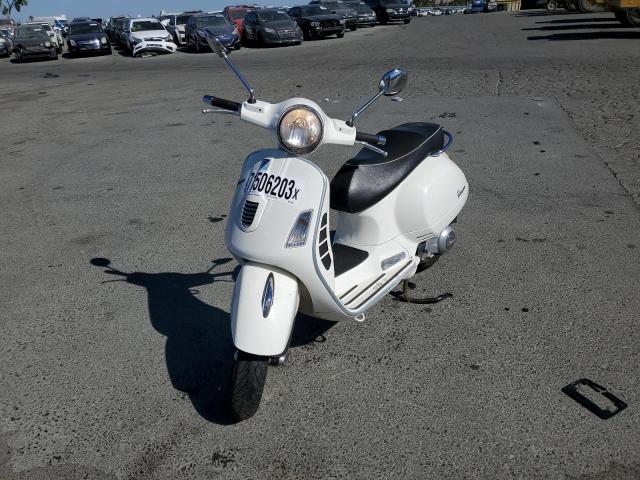 ZAPM459L7C5703343 - 2012 VESPA GTS 300 SUPER WHITE photo 2