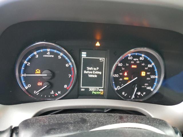 2T3YFREVXHW315809 - 2017 TOYOTA RAV4 LIMITED 白色 照片 9