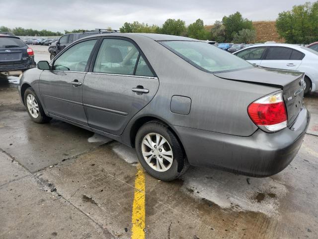 4T1BF30K35U612103 - 2005 TOYOTA CAMRY LE GRAY photo 2