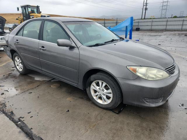 4T1BF30K35U612103 - 2005 TOYOTA CAMRY LE GRAY photo 4