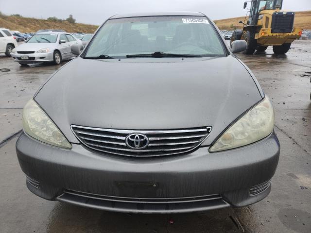 4T1BF30K35U612103 - 2005 TOYOTA CAMRY LE GRAY photo 5