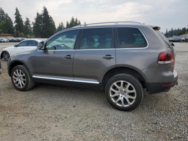 WVGBF7A93AD002327 - 2010 VOLKSWAGEN TOUAREG V6 GRAY photo 2