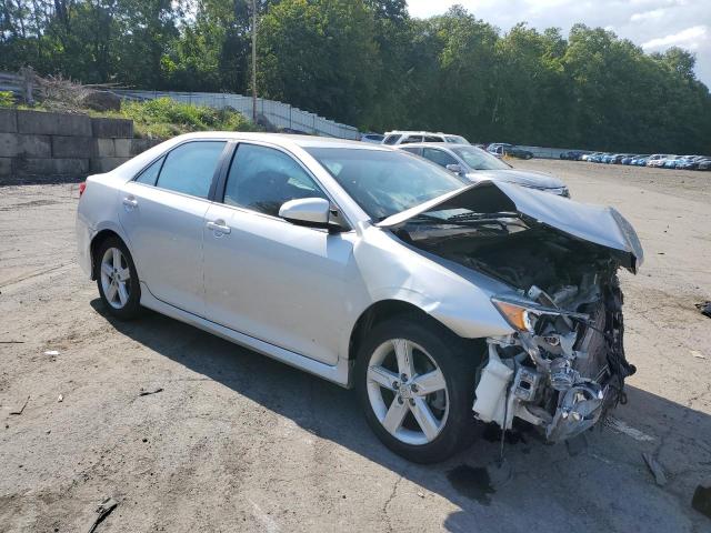 4T1BF1FKXDU663527 - 2013 TOYOTA CAMRY L فضي صورة 4