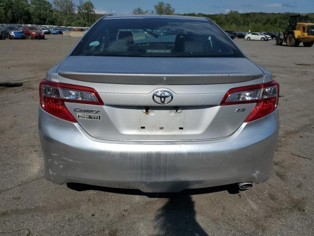 4T1BF1FKXDU663527 - 2013 TOYOTA CAMRY L فضي صورة 6