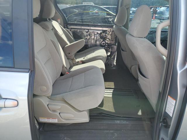 5TDKK3DC7GS756053 - 2016 TOYOTA SIENNA LE فضي صورة 11