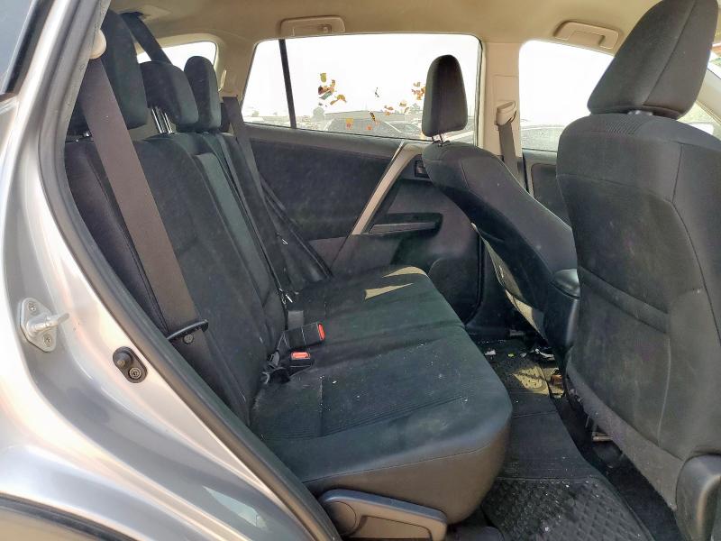 2T3ZFREV6JW426741 - 2018 TOYOTA RAV4 LE 银色 照片 11