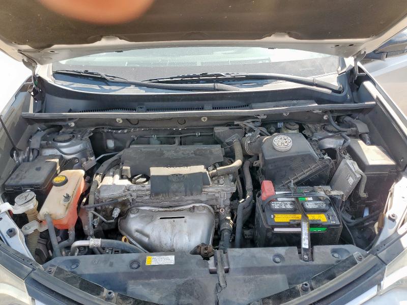 2T3ZFREV6JW426741 - 2018 TOYOTA RAV4 LE 银色 照片 12