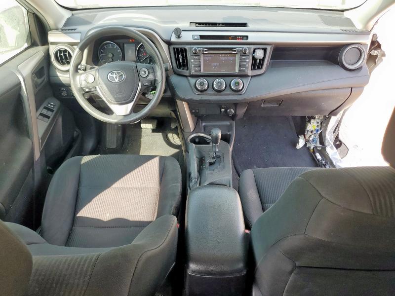 2T3ZFREV6JW426741 - 2018 TOYOTA RAV4 LE 银色 照片 8