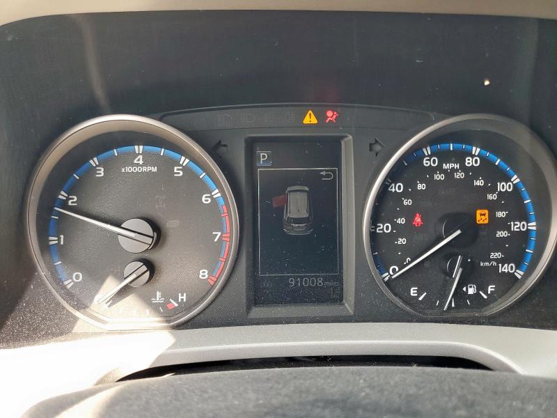 2T3ZFREV6JW426741 - 2018 TOYOTA RAV4 LE 银色 照片 9