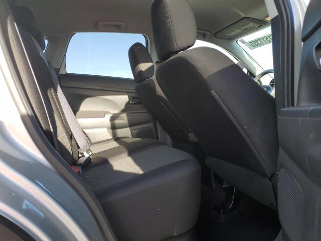 JA4APUAU2MU002446 - 2021 MITSUBISHI OUTLANDER ES SILVER photo 11