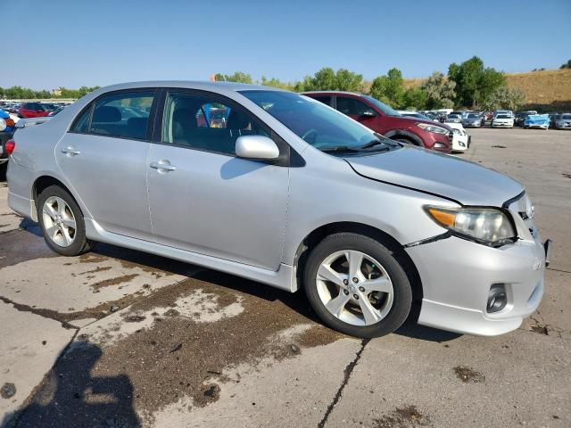 2T1BU4EE6BC740637 - 2011 TOYOTA COROLLA BASE فضي صورة 4