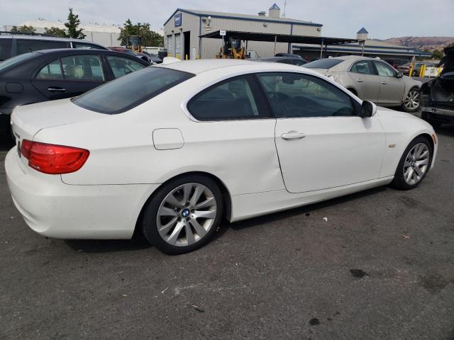 WBAKE5C58BE574167 - 2011 BMW 328I I SULEV WHITE photo 3