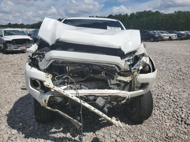 5TFCZ5AN8HX084260 - 2017 TOYOTA TACOMA DOUBLE CAB WHITE photo 5