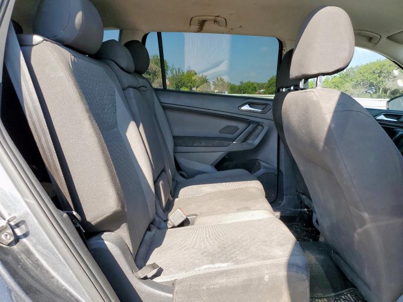 3VV1B7AX4JM092300 - 2018 VOLKSWAGEN TIGUAN S Մոխրագույն լուսանկար 10